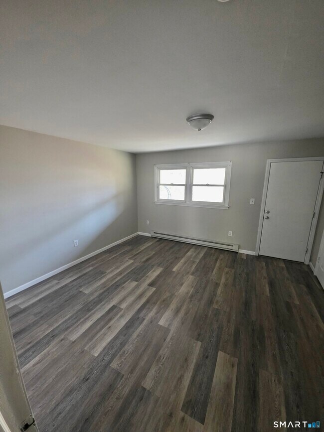 Building Photo - 6 Peggy Ln