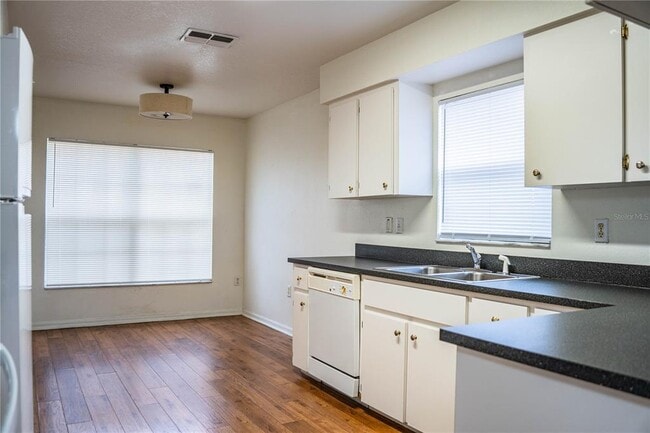 Building Photo - 812 Marcia Loop