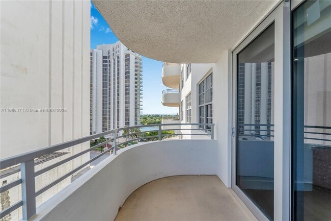 Building Photo - 5555 Collins Ave