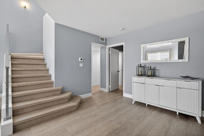 Building Photo - 805 Mainsail Cir