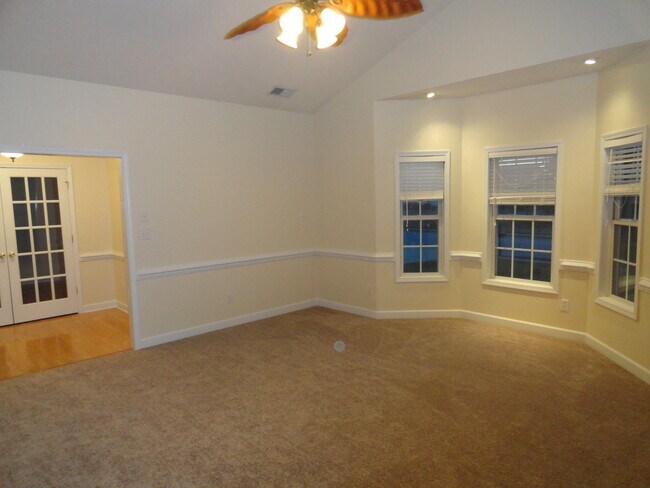Building Photo - 4 Bedroom 2.5 Bathroom! BRIDLEWOOD SUBDIVISION!  Coming Available at the end of July!