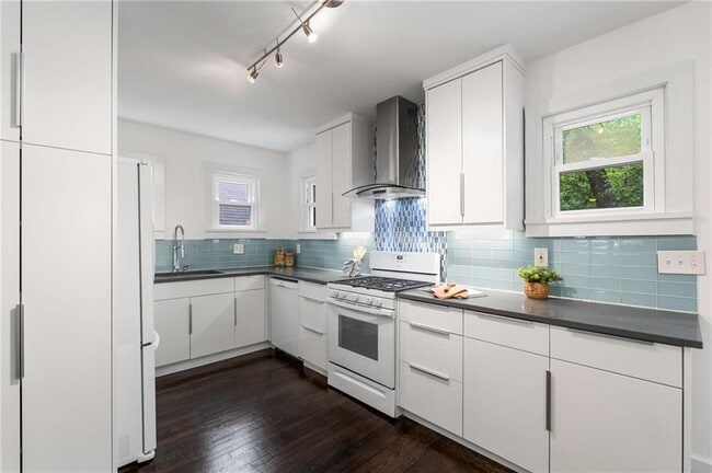 Building Photo - 830 Belgrade Ave NE