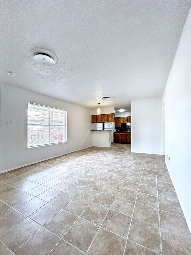Building Photo - 1212 Hillcrest Dr