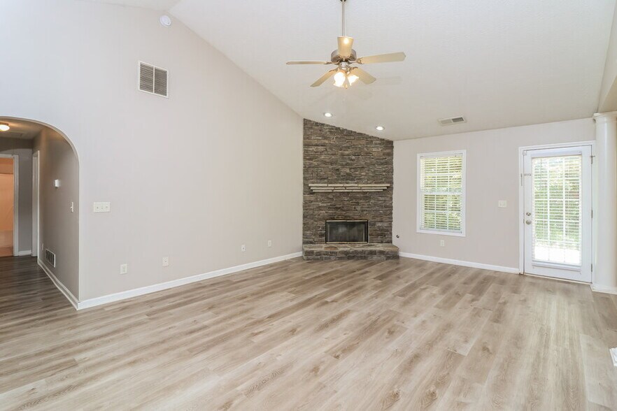 Building Photo - 216 Overlook Dr