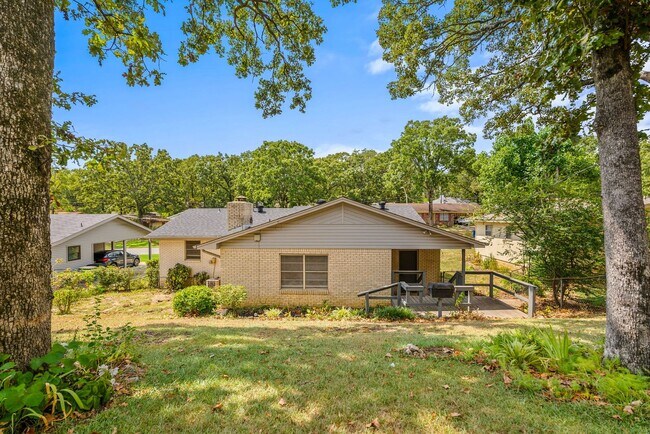 Building Photo - 6412 Chippewa Dr