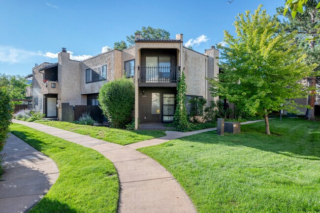 Building Photo - 2960 Shady Holw W