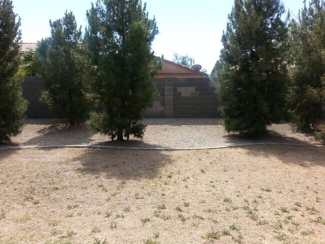 Building Photo - Rare 6 Bed, 3.5 Bath Home in San Tan Valley