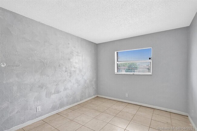 Building Photo - 5316 NW 24th Ct