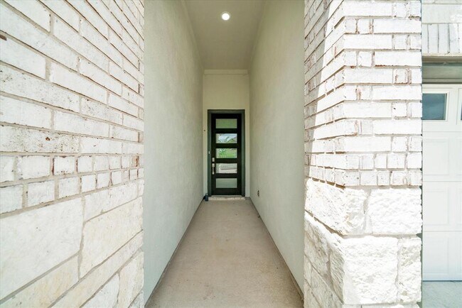 Building Photo - 316 Peace Pipe Way