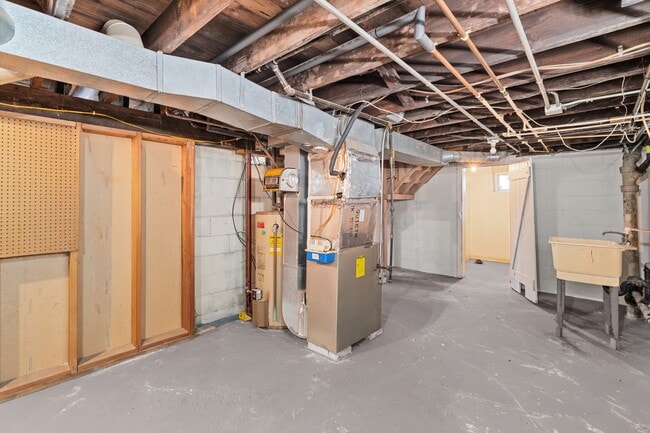 Building Photo - 1001 Woodsdale Ave