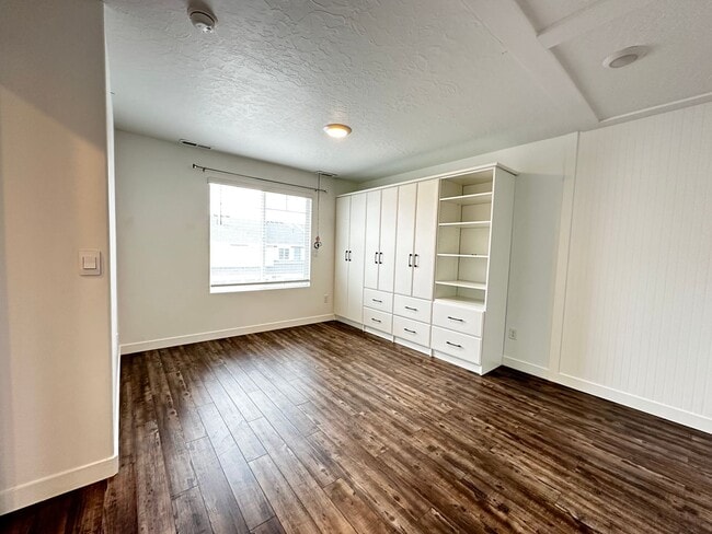 Building Photo - Great Lehi Home Now Available!