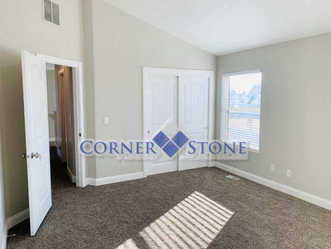 Building Photo - Wonderful Home In Middleton with 3 Car Garage!