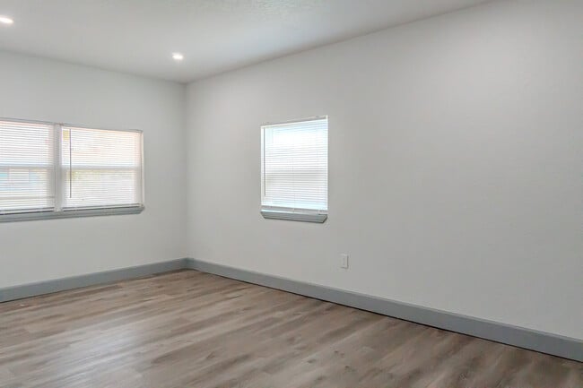 Building Photo - 217 Betty Ave