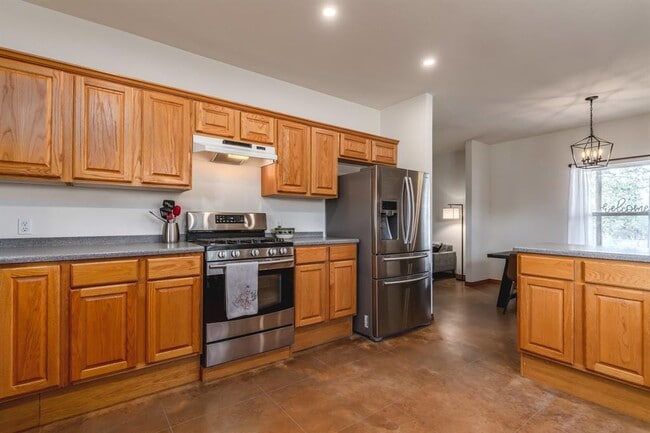 Building Photo - 2551 Spring Valley Dr