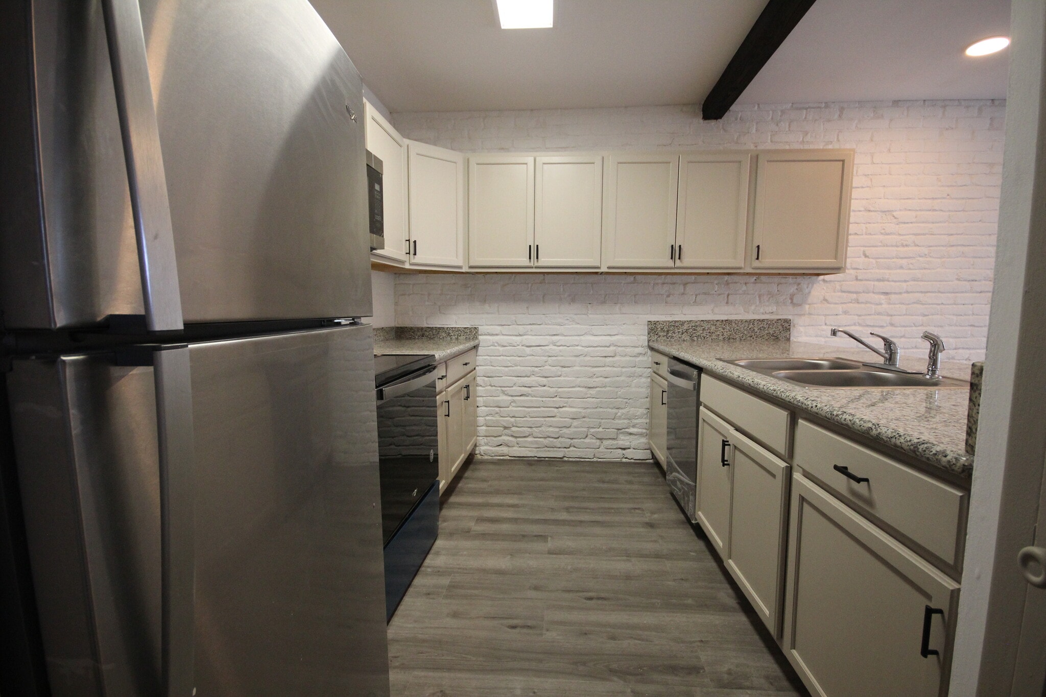 Open floor plan granite countertops and stainless steel applianceswrap around cabinets - 1208 Houston St
