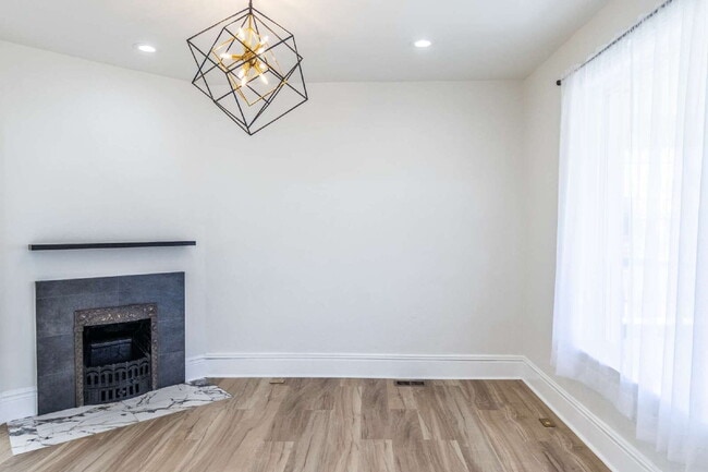 Building Photo - Stunning Remodeled Patio Home in Baker – 3...