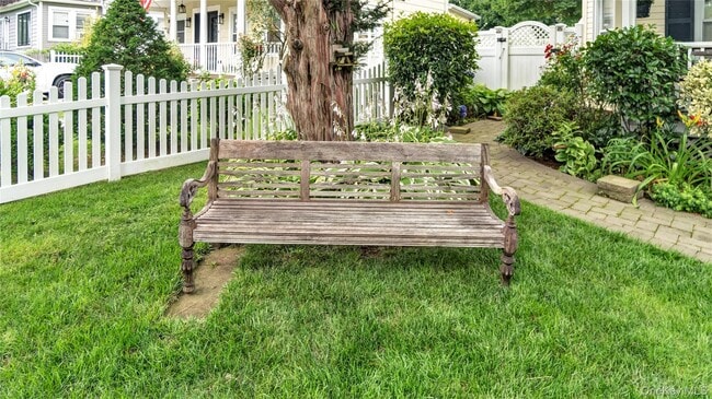 Building Photo - 16 Clement St