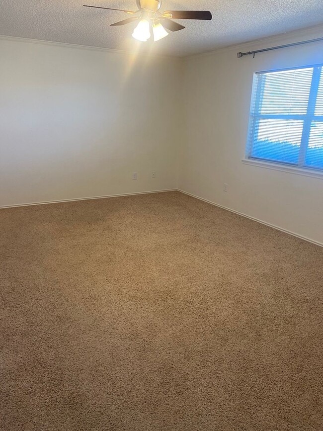 Building Photo - 3 bed 2 bath - Frenship ISD