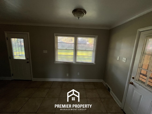 Building Photo - 1624 Nellie Rd