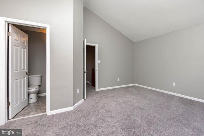 Building Photo - 324 Talbot Ct