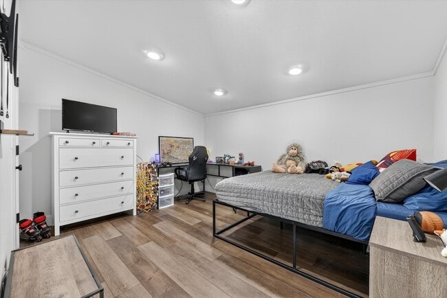 Building Photo - 9082 Wolf Run