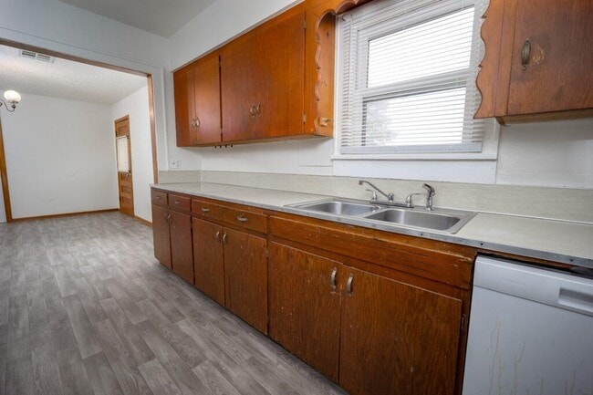 Building Photo - 1020 E Hurd St