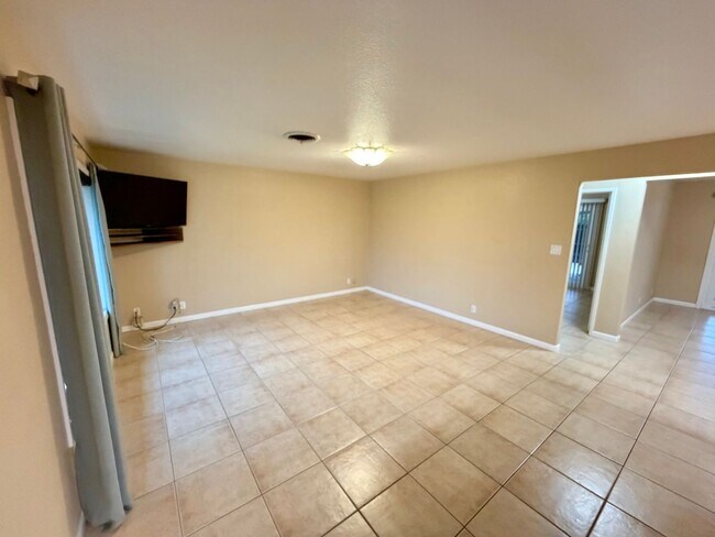 Building Photo - 3 Bed 1 Bath on a quiet country road