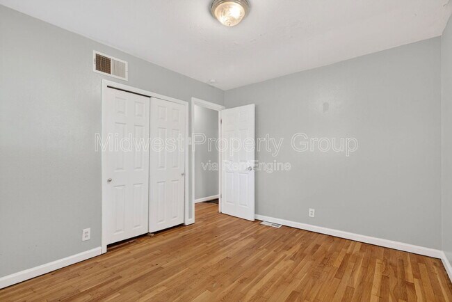 Building Photo - 257 Glen Garry Rd