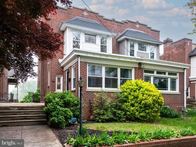 Building Photo - 207 N Penn St