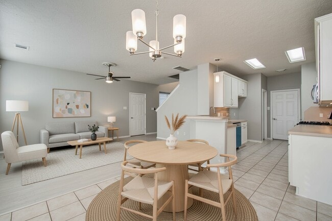 Building Photo - 14319 Mirkwood Ln