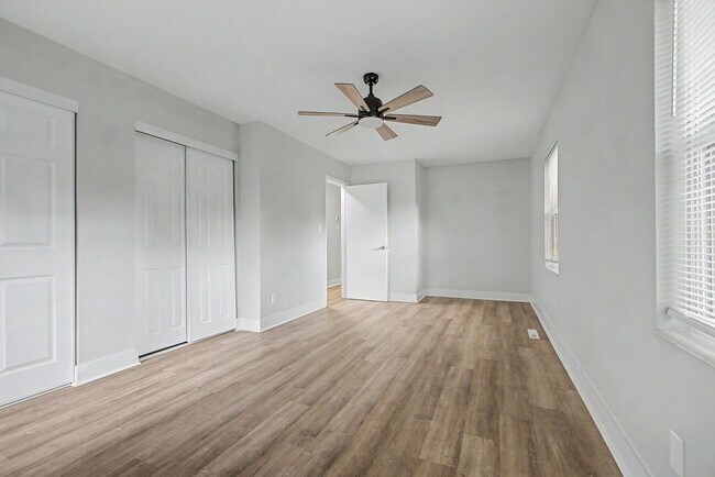Building Photo - 1811 Devra Dr