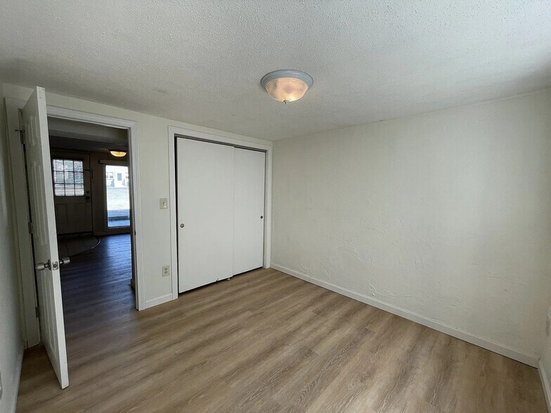 Building Photo - 190 Ashworth Ave