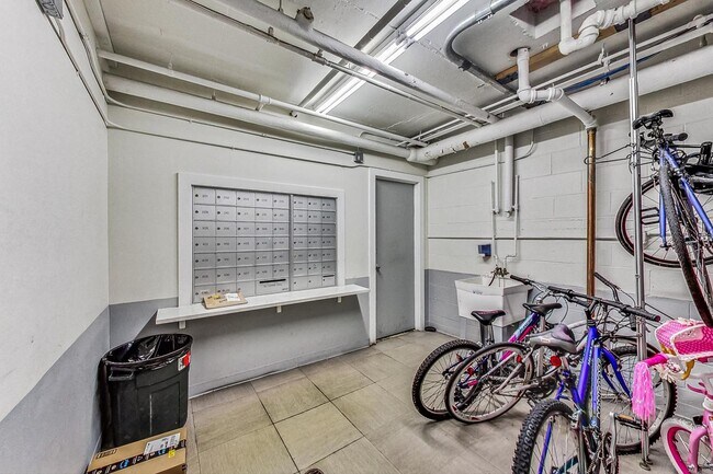 Building Photo - 5400 N Sheridan Rd