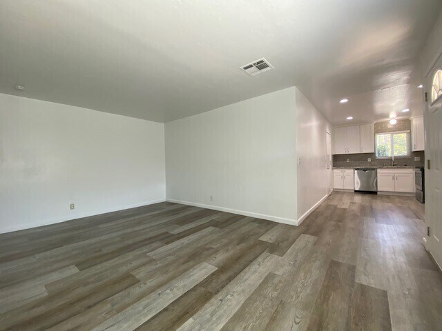 Building Photo - Beautiful Duplex in Rockin, CA!