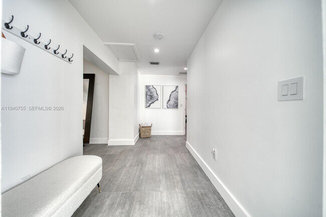 Building Photo - 4000 Kumquat Ave