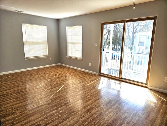 Building Photo - 210 Fairview Cir