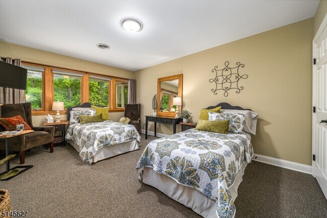 Building Photo - 36 Rocktown Hill Rd