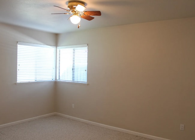 Building Photo - Charming Woodland Home for Rent