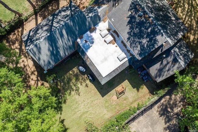 Building Photo - 2925 Fernway Dr