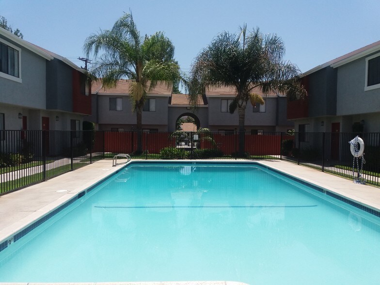 Mountain View Townhomes 1100 E Whittier Ave Hemet CA 92543