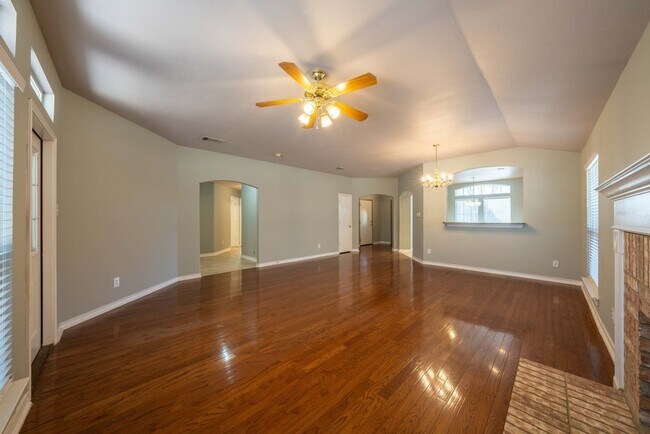 Building Photo - 1435 Bluff Forest