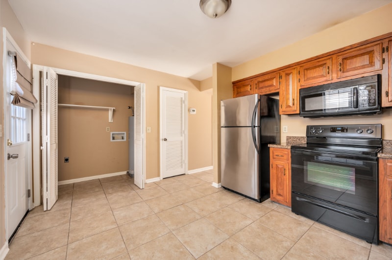 Building Photo - 102 Academy Square