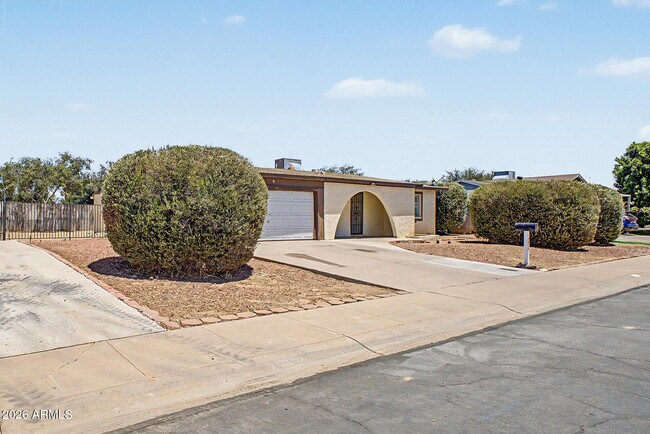 Building Photo - 7014 W Palo Verde Dr