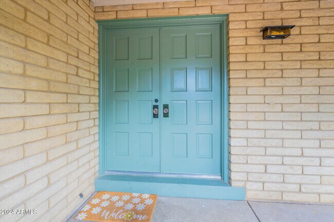 Building Photo - 110 W Seldon Ln