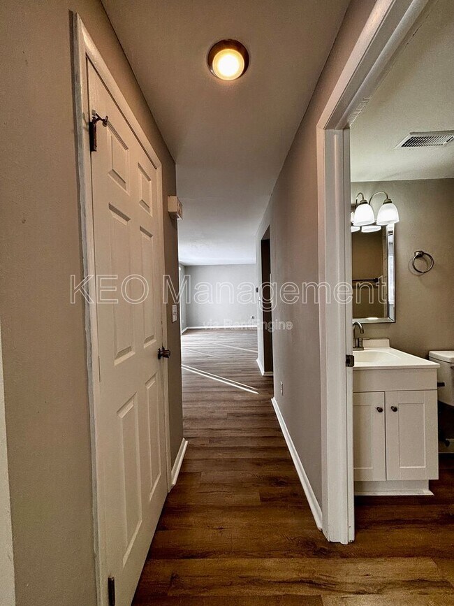 Building Photo - 4420 Flowerdale Ave