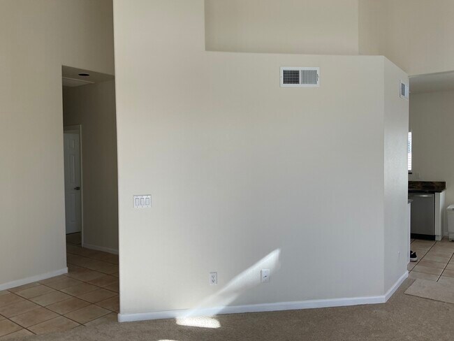 Building Photo - 4307 E South Fork Dr