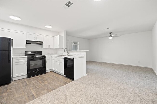 Building Photo - 9903 Roxanna Dr