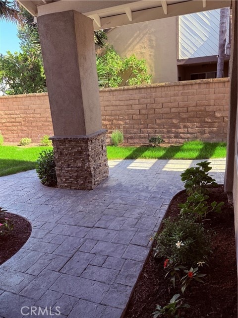 Building Photo - 6 Leda