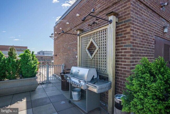 Building Photo - 1301 20th St NW