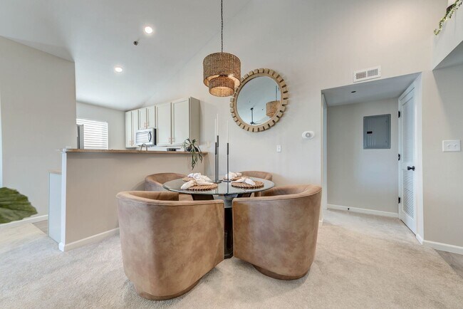 Building Photo - Tastefully updated 2-bedroom, 2-bath condo